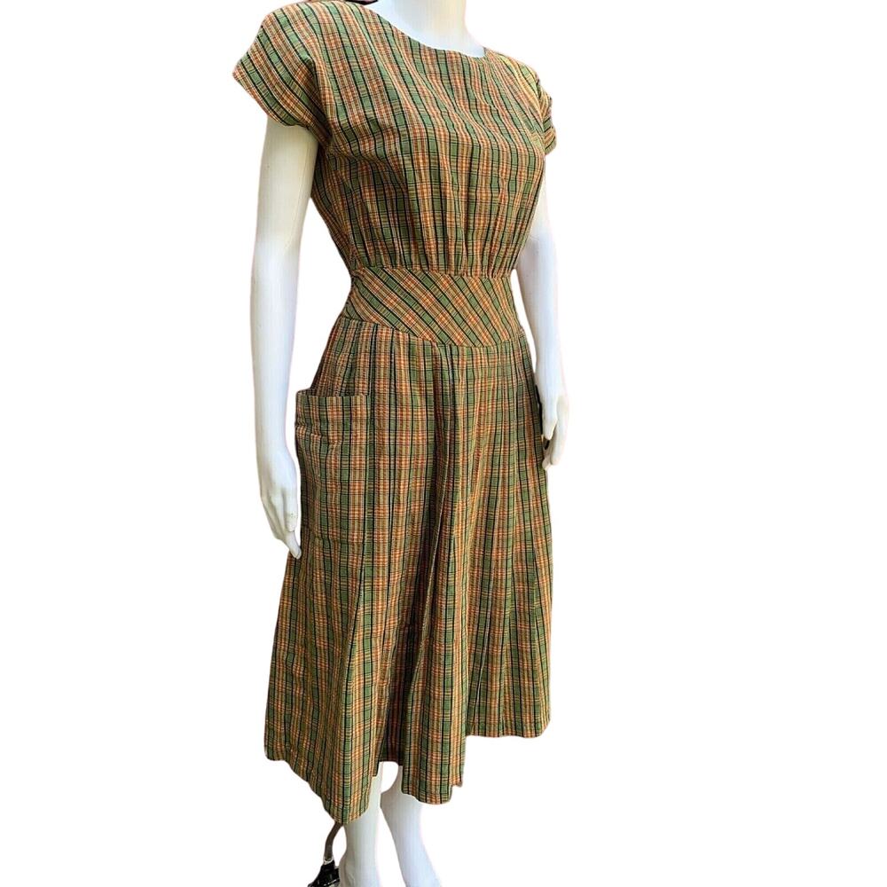 Vintage 1950s Plaid Cotton Day Dress With Pockets & Button Back with Tie